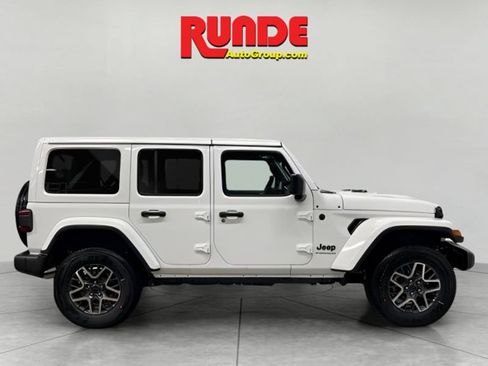 Used 2025 Jeep Wrangler Unlimited Sahara AWD/4WD image 5