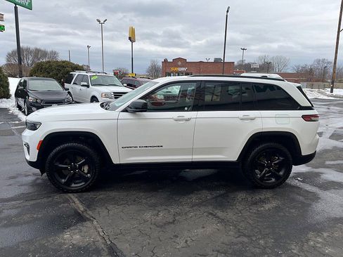 Used 2023 Jeep Grand Cherokee Limited w/ Luxury Tech Group II image 5