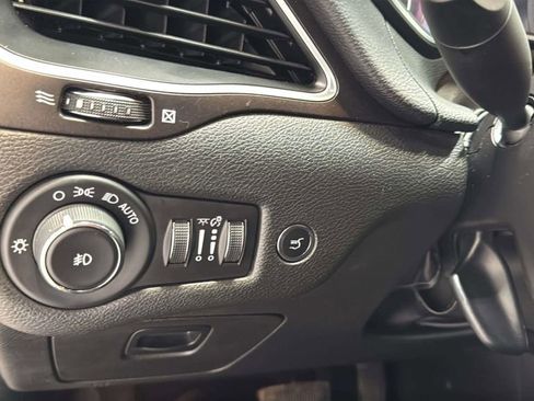 Used 2019 Jeep Cherokee Trailhawk AWD/4WD image 35