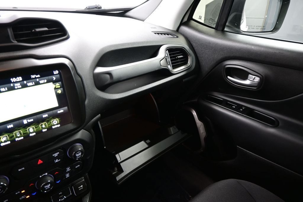 Used 2023 Jeep Renegade Latitude AWD/4WD image 31
