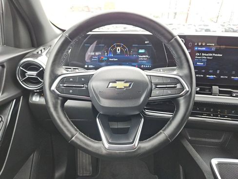 Used 2025 Chevrolet Equinox LT FWD image 23