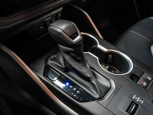 Used 2021 Toyota Highlander XLE image 22