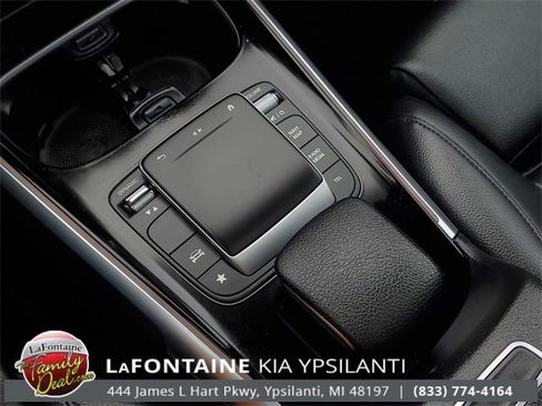 Used 2021 Mercedes-Benz GLB 250 4MATIC w/ Premium Package image 24