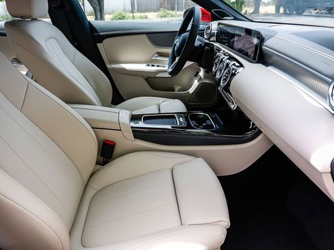 New 2025 Mercedes-Benz CLA 250 4MATIC image 17