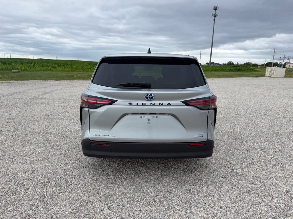 Used 2022 Toyota Sienna LE AWD/4WD image 4