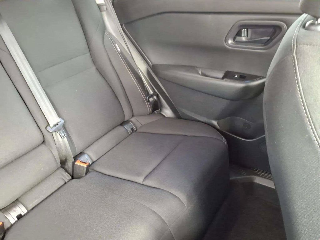 Used 2024 Nissan Rogue S FWD image 17
