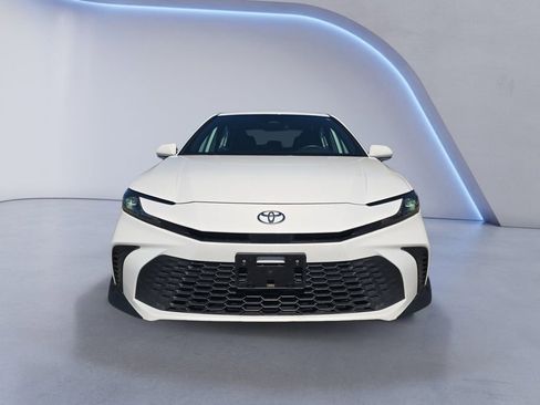 Used 2025 Toyota Camry SE FWD image 9