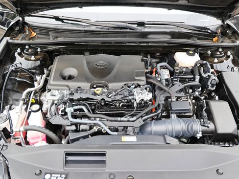 Used 2025 Toyota Camry XSE FWD image 16