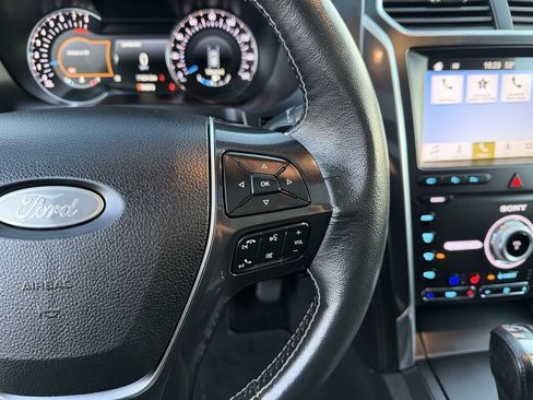 Used 2019 Ford Explorer Platinum image 21