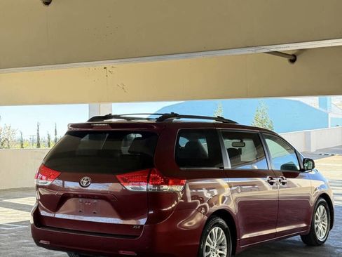 Used 2013 Toyota Sienna XLE image 5