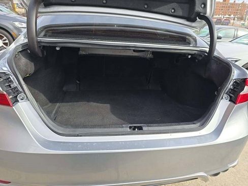 Used 2022 Toyota Camry SE image 10