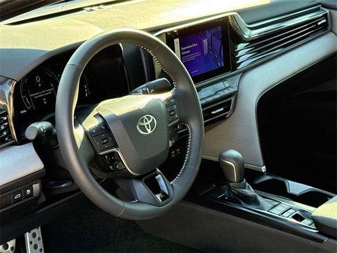 Used 2025 Toyota Camry SE image 16