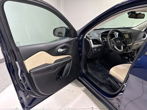 Used 2016 Jeep Cherokee Sport w/ Safety Group AWD/4WD image 8