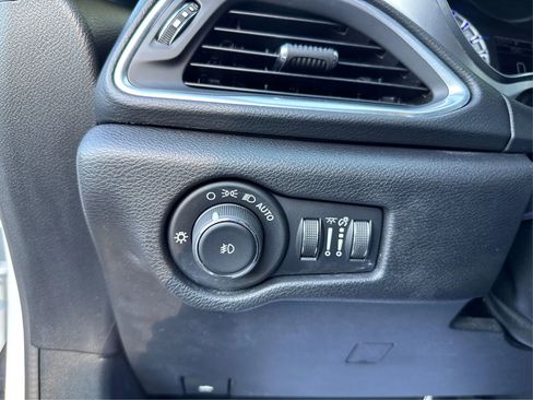 Used 2019 Chrysler Pacifica Touring-L w/ S Appearance Package image 22