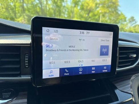 Used 2022 Ford Explorer Limited w/ Equipment Group 301A RWD image 18