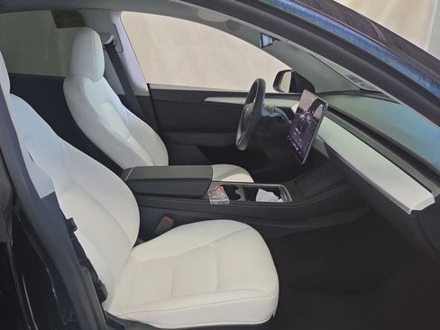 Used 2025 Tesla Model Y Long Range RWD image 3