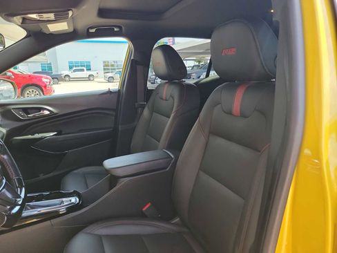 Used 2025 Chevrolet Trax RS w/ Sunroof Package FWD image 15