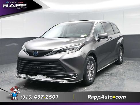 Used 2022 Toyota Sienna XLE image 26