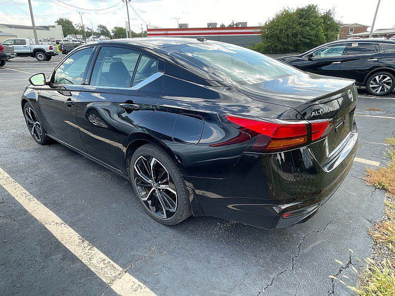 Used 2024 Nissan Altima 2.5 SR w/ SR Premium Package FWD image 7