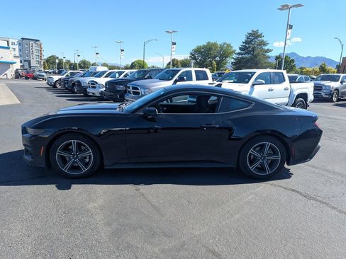 Used 2025 Ford Mustang Coupe RWD image 8