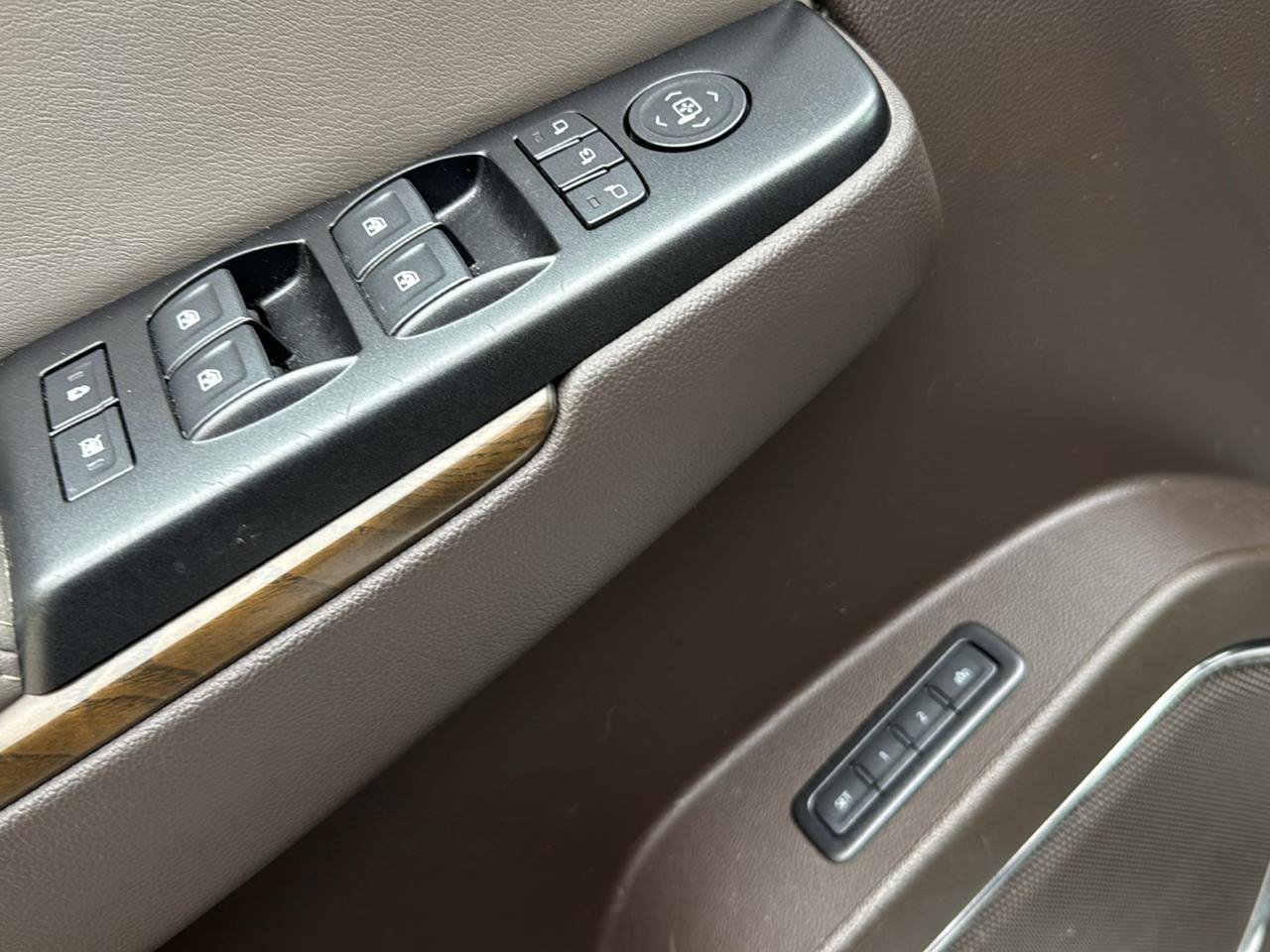 Used 2019 GMC Yukon Denali w/ Denali Ultimate Package AWD/4WD image 16