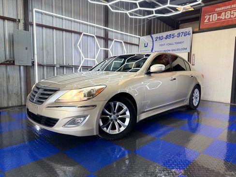 Used 2012 Hyundai Genesis 3.8 image 2