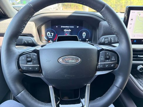 Used 2025 Ford Explorer Platinum RWD image 36