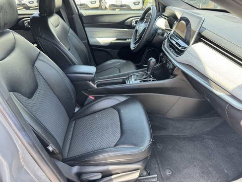 Used 2024 Jeep Compass Latitude AWD/4WD image 16