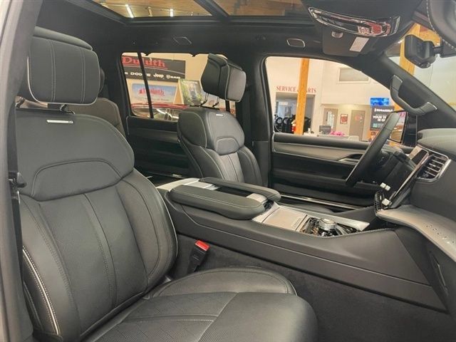 New 2023 Jeep Grand Wagoneer Series II w/ Premium Group II AWD/4WD image 16