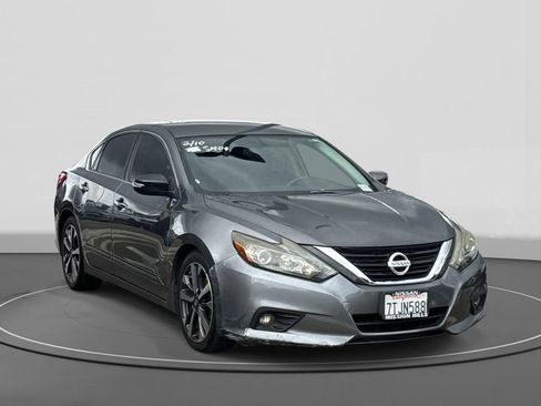 Used 2016 Nissan Altima 3.5 SR image 3