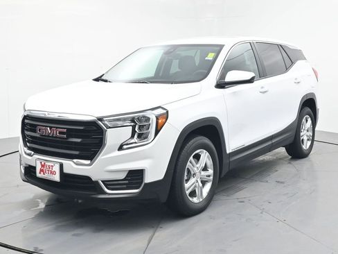 Used 2024 GMC Terrain SLE image 1