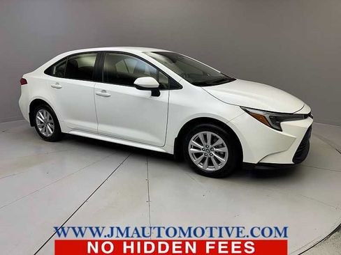 Used 2023 Toyota Corolla LE w/ LE Convenience Package FWD image 7