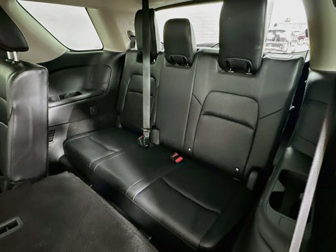 Used 2023 Nissan Pathfinder SL w/ Black Appearance Package FWD image 29