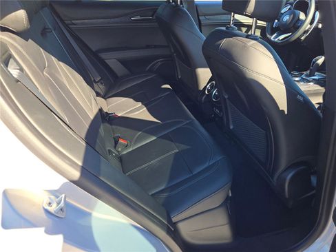Used 2024 Alfa Romeo Stelvio Sprint image 11