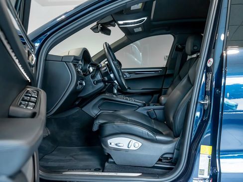 Certified 2021 Porsche Macan S AWD/4WD image 5