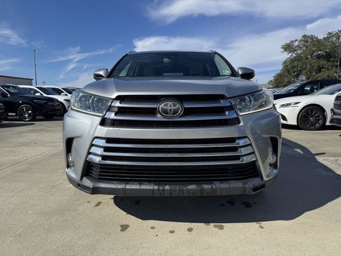 Used 2017 Toyota Highlander Limited image 2