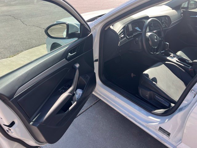 Used 2019 Volkswagen Jetta SE w/ Cold Weather Package FWD image 15