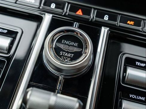 Used 2025 Aston Martin V8 Vantage Coupe RWD image 26