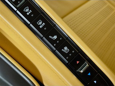 Used 2020 Chevrolet Corvette Stingray Premium Cpe w/ 3LT Preferred Equipment Group image 19