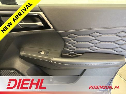 Used 2025 Mitsubishi Outlander SEL image 17