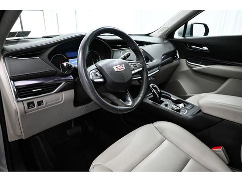 Certified 2023 Cadillac XT4 Luxury w/ Cold Weather Package FWD image 11