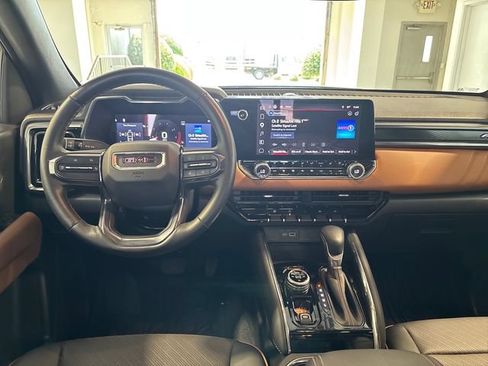 Used 2024 GMC Canyon AT4 w/ AT4 Premium Package AWD/4WD image 18