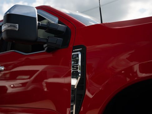 Certified 2025 Ford F350 Lariat w/ Lariat Ultimate Package AWD/4WD image 4