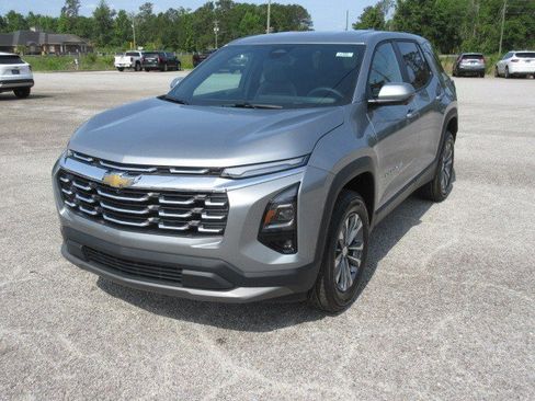 New 2026 Chevrolet Equinox LT w/ Convenience Package II FWD image 2