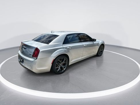 Used 2020 Chrysler 300 Touring w/ Sport Appearance Package RWD image 8