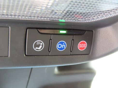 Certified 2024 Chevrolet Trax RS w/ Driver Confidence Package FWD image 11