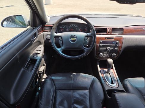 Used 2011 Chevrolet Impala LTZ FWD image 22