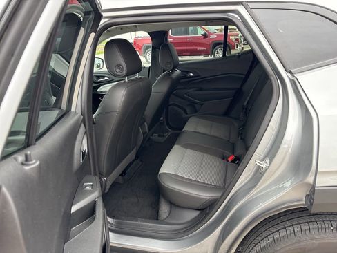 Used 2025 Chevrolet Trax LT image 23