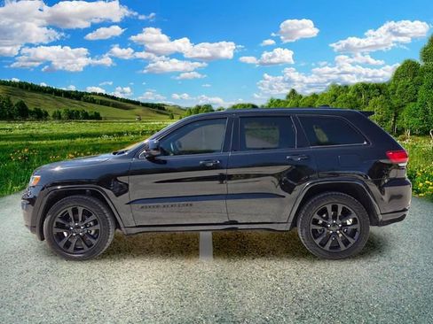 Certified 2019 Jeep Grand Cherokee Altitude RWD image 3