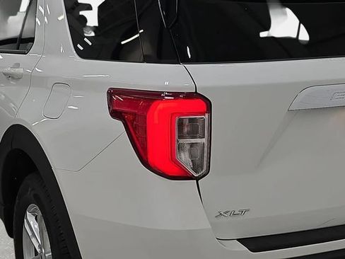 Used 2023 Ford Explorer XLT w/ Equipment Group 202A AWD/4WD image 34